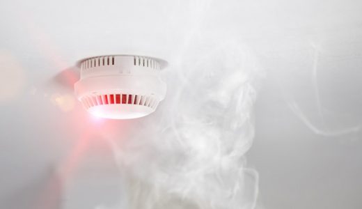 電子タバコの煙は火災報知器に反応する？火災報知器が反応しやすい電子タバコの特徴